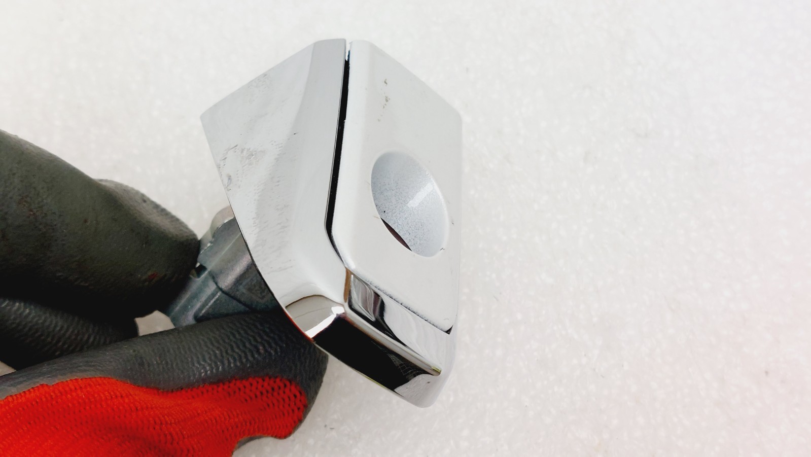 Chevy Tahoe 21-23 Exterior Door Handle Bezel Iridescent Pearl w/Keyhole 84818415