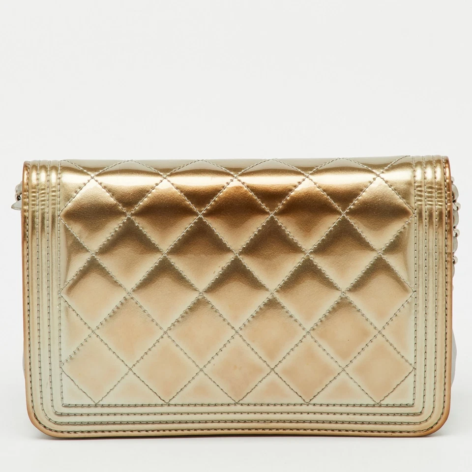 Bolsa Chanel cinza metálica acolchoada couro envernizado clássico menino WOC - Imagem 4 de 4