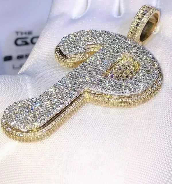 Colgante Moissanita Corte Redondo 6Ct Hombres Personalizar Letra "P' Chapado en Oro Amarillo 14K Foto 4 de 4