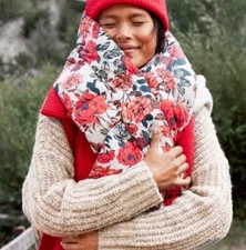 NWOT Aerie Offline Floral Reversible Pull Through Puffer Scarf