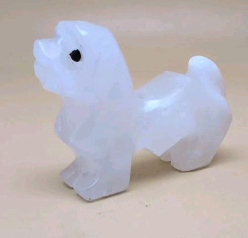 VINTAGE CUTE Carved Mexican Onyx Stone Fluffy White DOG 2.5" Long - Afbeelding 1 van 7
