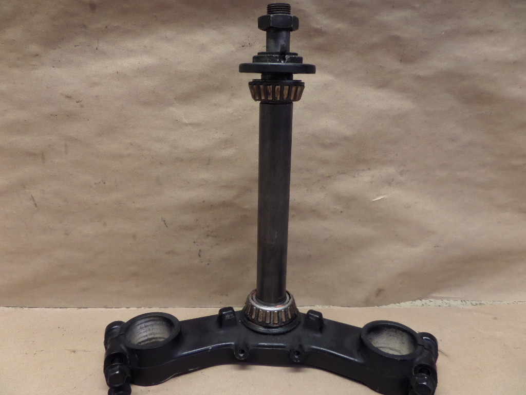1986 KAWASAKI NINJA ZX 1000 R LOWER TRIPLE TREE STEM / BEARINGS