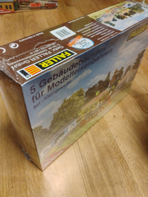 FALLER H0 1:87 Kleingewerbe Bausatz-Set 5-tlg. Baustoff/Blumen/Werkstatt
