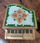 Vtg Gold Tone Wood Hand Painted Piano Jewelry/Music Box Japan Phil Papel  — photo 2