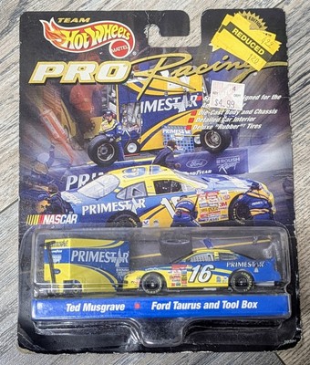 Hot Wheels Pro Racing Collector Edition Pit Crew #16 Ted Musgrave 1:64 Diecast 