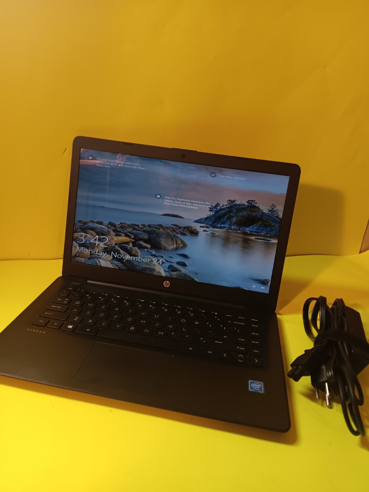 HP Stream 14 Laptop with Celeron N4000