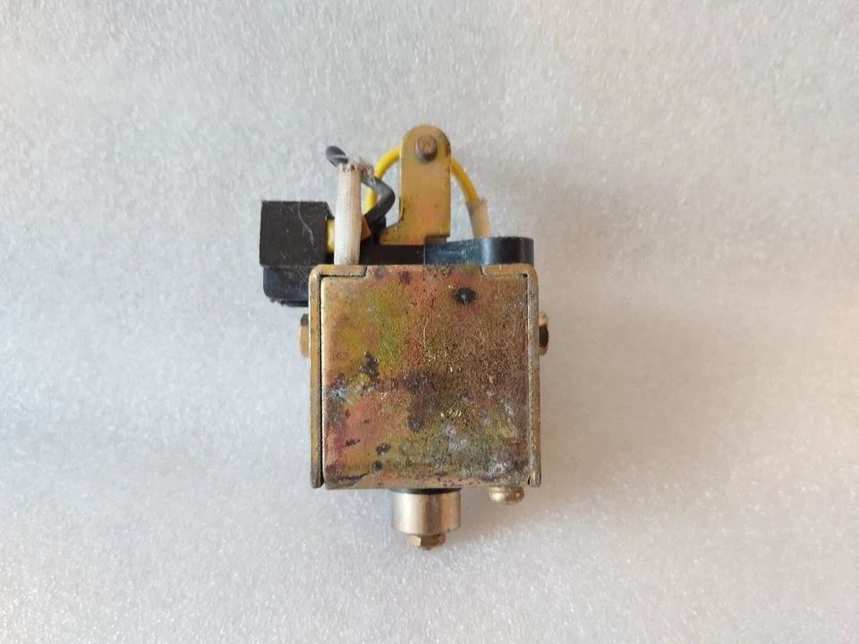 Terasaki ATT-1 Magnet Hold Trigger TA-8472-1-1 Made In Japan Lot Of 2 - Image 2 of 4