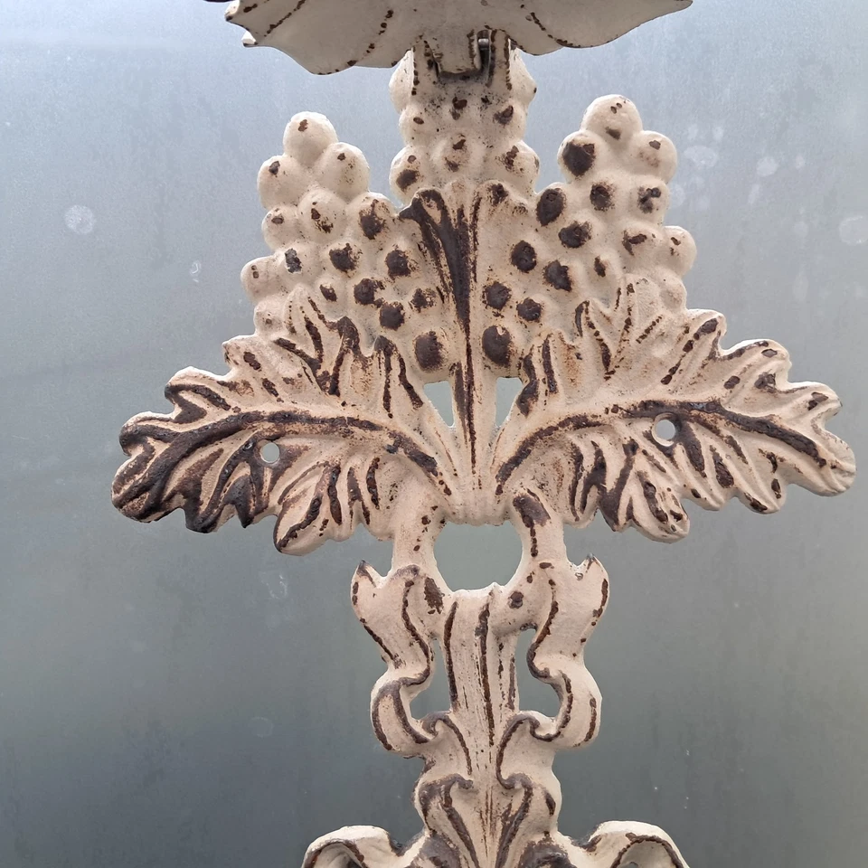 Batente de porta de ferro fundido recuperado vintage, uvas e folhas, aparência rústica. - Imagem 4 de 4