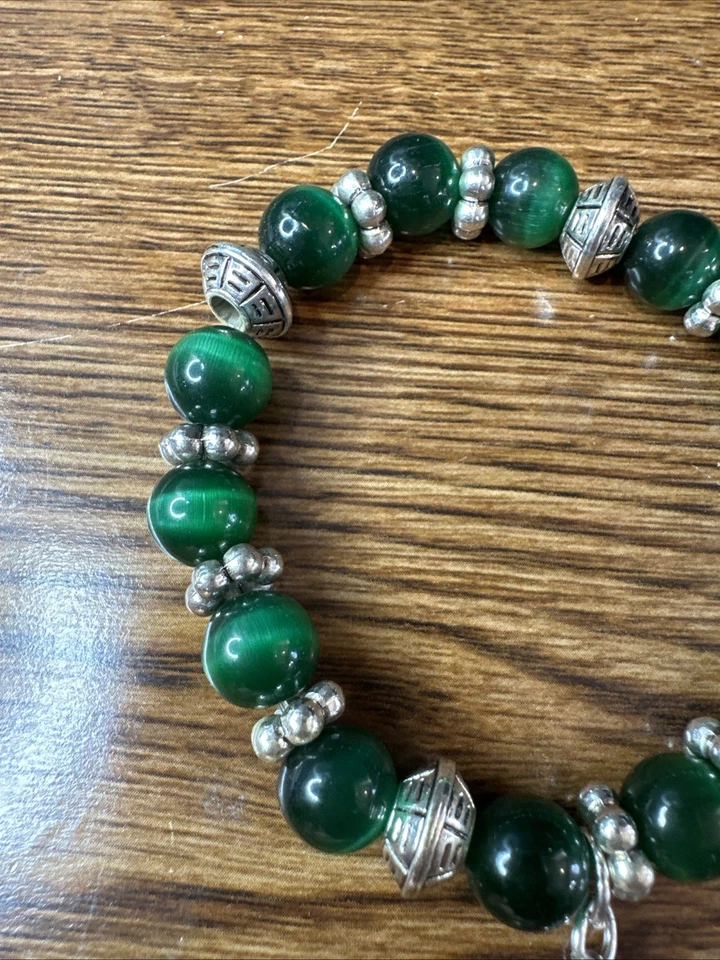 Pulsera colgante verde go sin estiramiento dimensión interior de 2" Foto 2 de 3