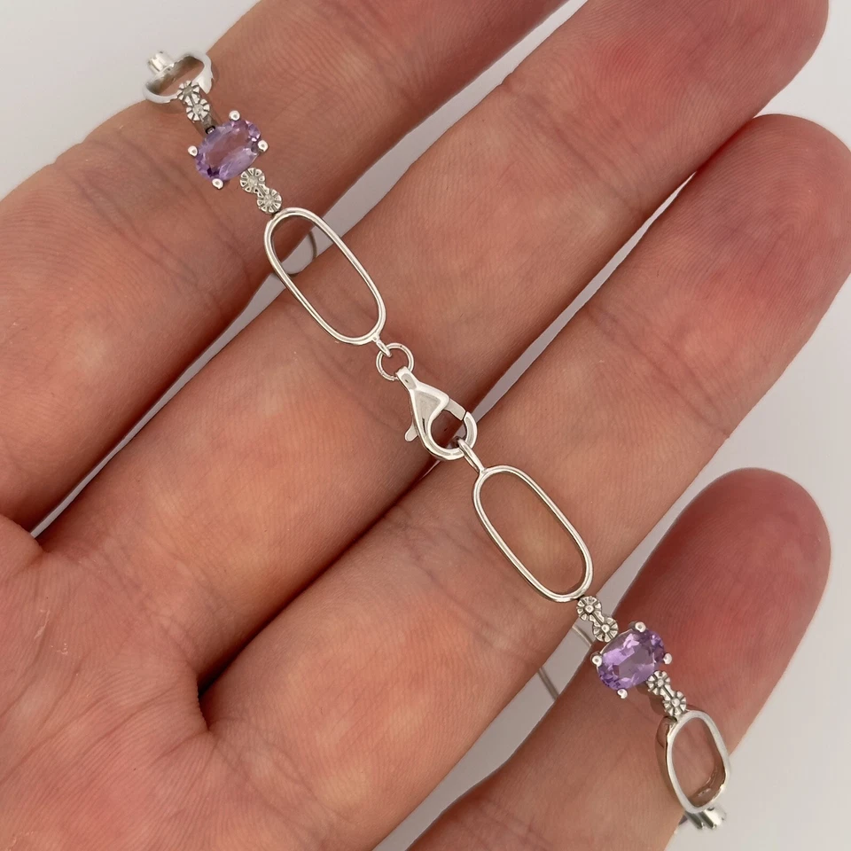 Brazalete de tenis con racimo de diamantes y amatista de oro blanco de 9 quilates con sello de 7" Foto 2 de 4
