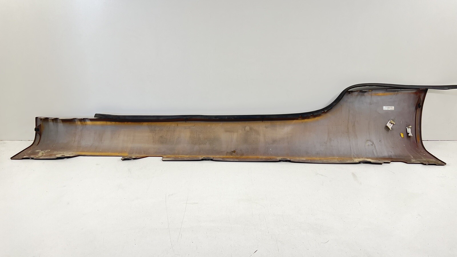 07-09 ASTON MARTIN VANTAGE RIGHT SIDE SKIRT ROCKER PANEL COVER MERLOT RED OEM