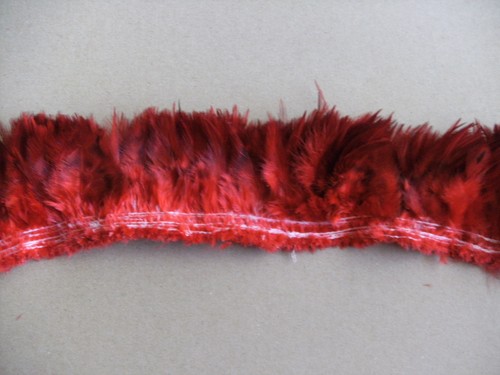 petit assemblage de plumes - rouges - Imagen 5 de 5