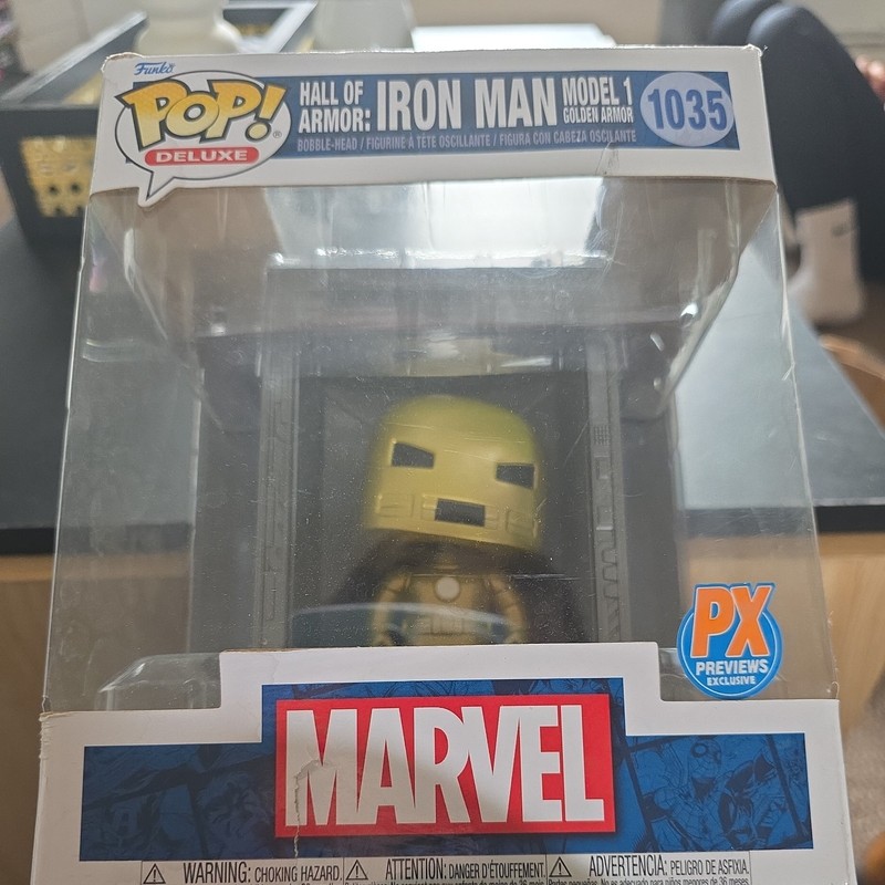 Funko Pop Marvel Deluxe Hall of Armor Iron Man Model 1 Golden Armor #1035