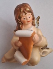 Goebel Engelfigur  sitzend mit Notenblatt 7cm Anhänger Porzellan