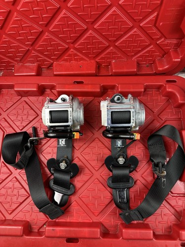 20-24 Explorer Black Rear 2nd Row Pair LH RH 2x Seat Belt Restraints OEM Factory