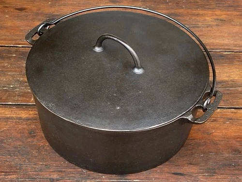 Pre Griswold Erie #9 Flat Top Cast Iron Dutch Oven