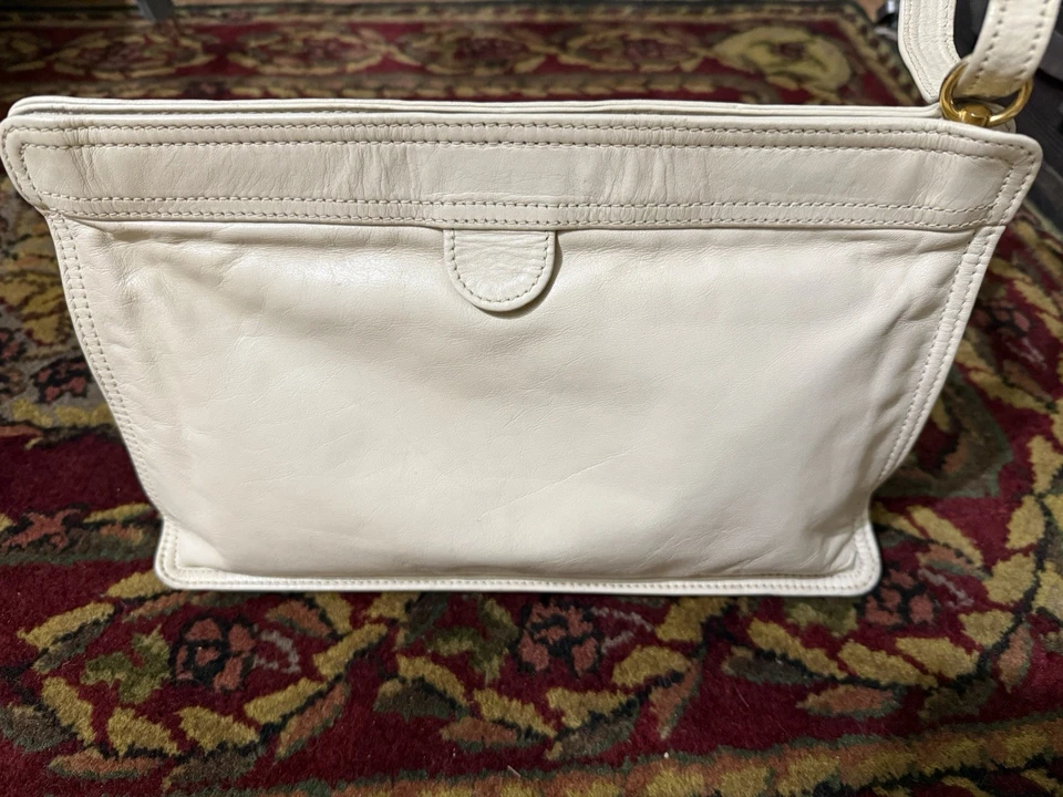 Cartera sin asas vintage de cuero blanco de invierno Anne Klein años 80 cierre con bisagras Foto 3 de 4