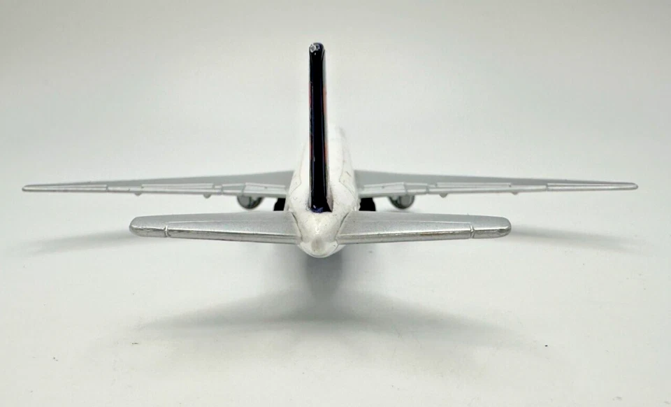 Delta Airlines Diecast Airplane 5.5" Diecast Model Plane Realtoy 1:400 - Image 4 of 4
