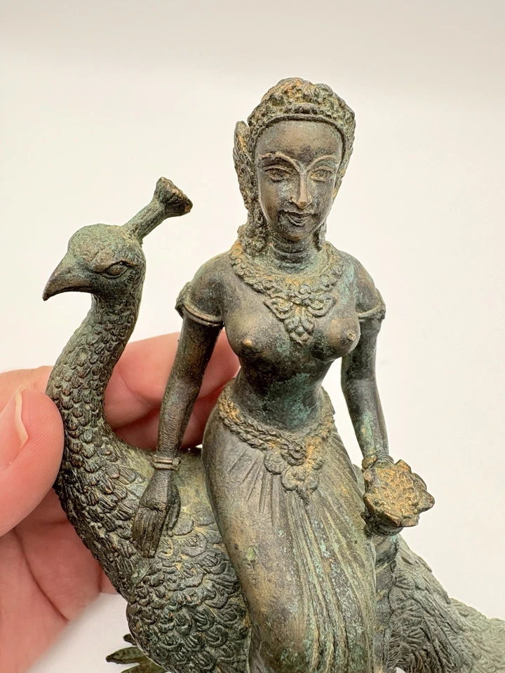 Figura de mujer de bronce sobre pavo real de Asia, Tailandia con hermosa pátina única Foto 4 de 4