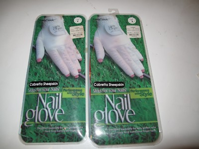 NEW.  Set of 2. Lady Classic Nail & Ring Glove Red Med Right Hand (LH Golfer)