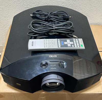 Sony Bravia Home Theater Projector VPL-HW10 Full HD 1080 Cables & Remote Control
