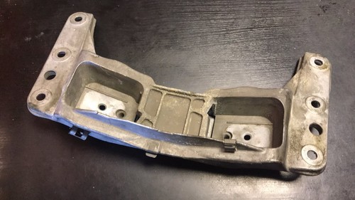 BMW E60 E61 E63 E64 Getriebeträger 22316776521