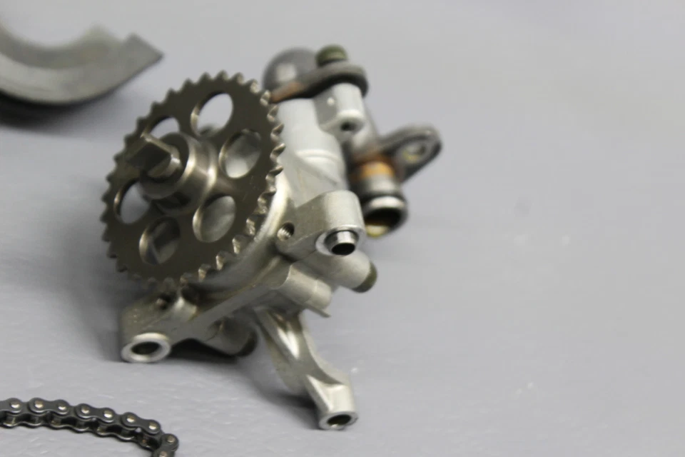 Yamaha YZF R6 2003 motor filtro de aceite interior camioneta bomba de aceite Foto 3 de 4