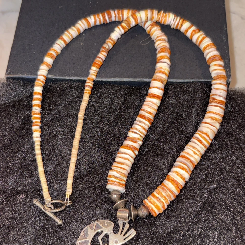 Native Navajo Spiny Oyster Graduated Navajo Sterling kokopel Necklace signed Foto 3 de 4