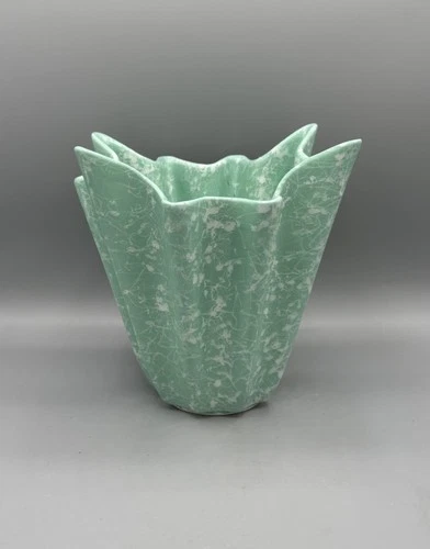 Shawnee Pottery Cameo Green & White Confetti Splatter Fluted Vase 3505