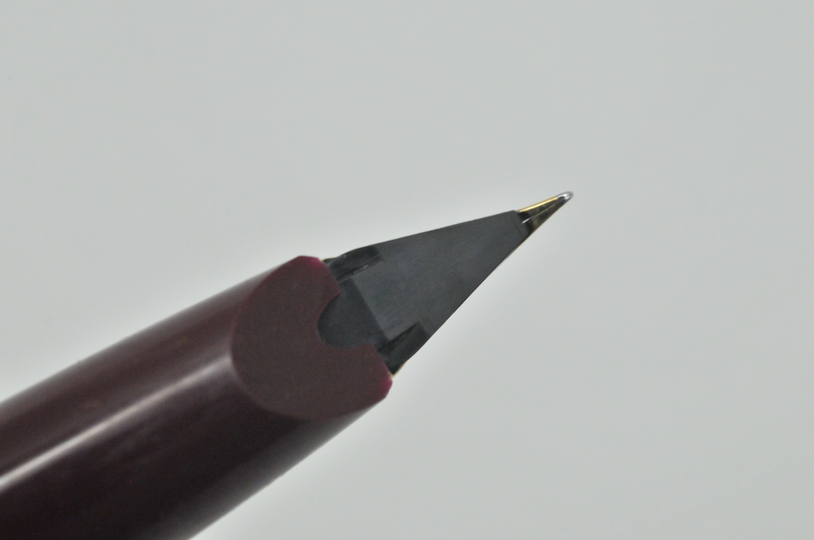 Vintage Montblanc 221 Fountain Pen 14K Fine Nib Borgundy Very Good+ W10010