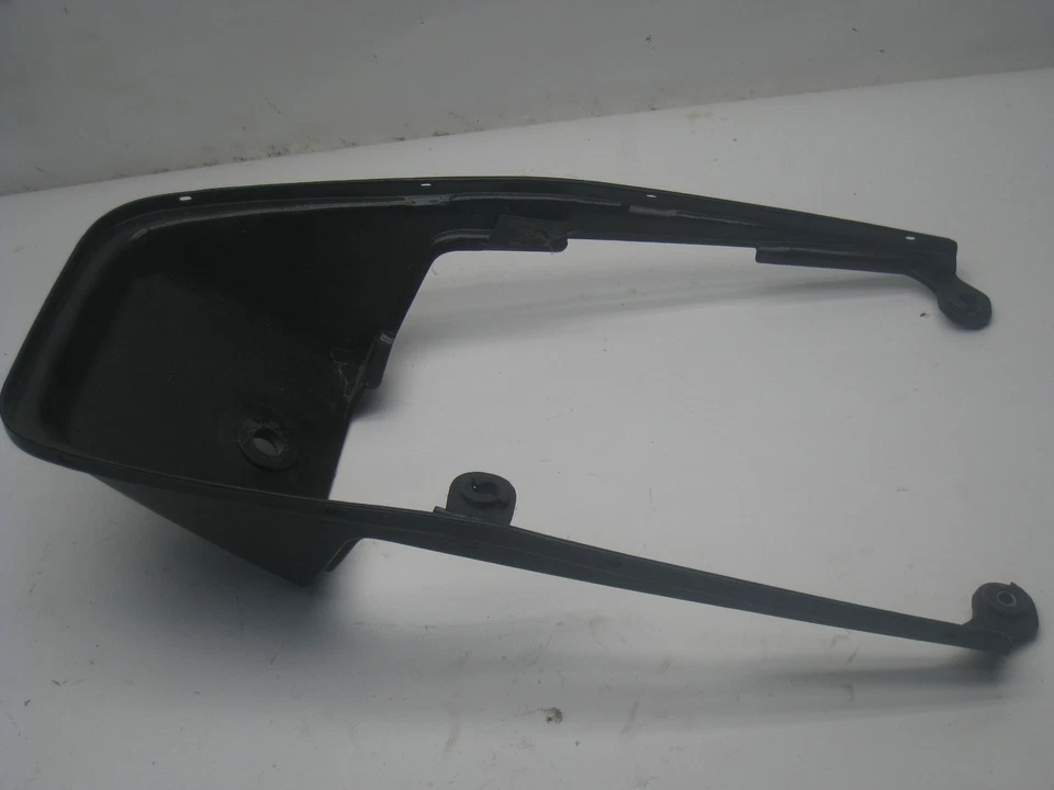 Suzuki GS650 G GS G650 1982 cuadro trasero asiento trasero cubierta de plástico OEM Foto 4 de 4