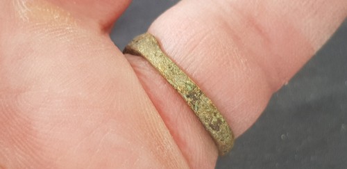 Rare Roman copper alloy band type finger ring, Please read description. L62o
