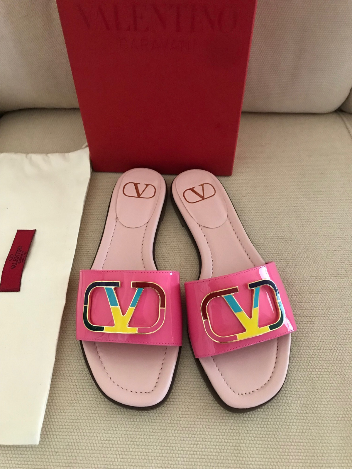 APL $970 Nuovo con scatola Valentino VLogo Slide sandalo scarpa piatta rosa vernice pelle 36 5