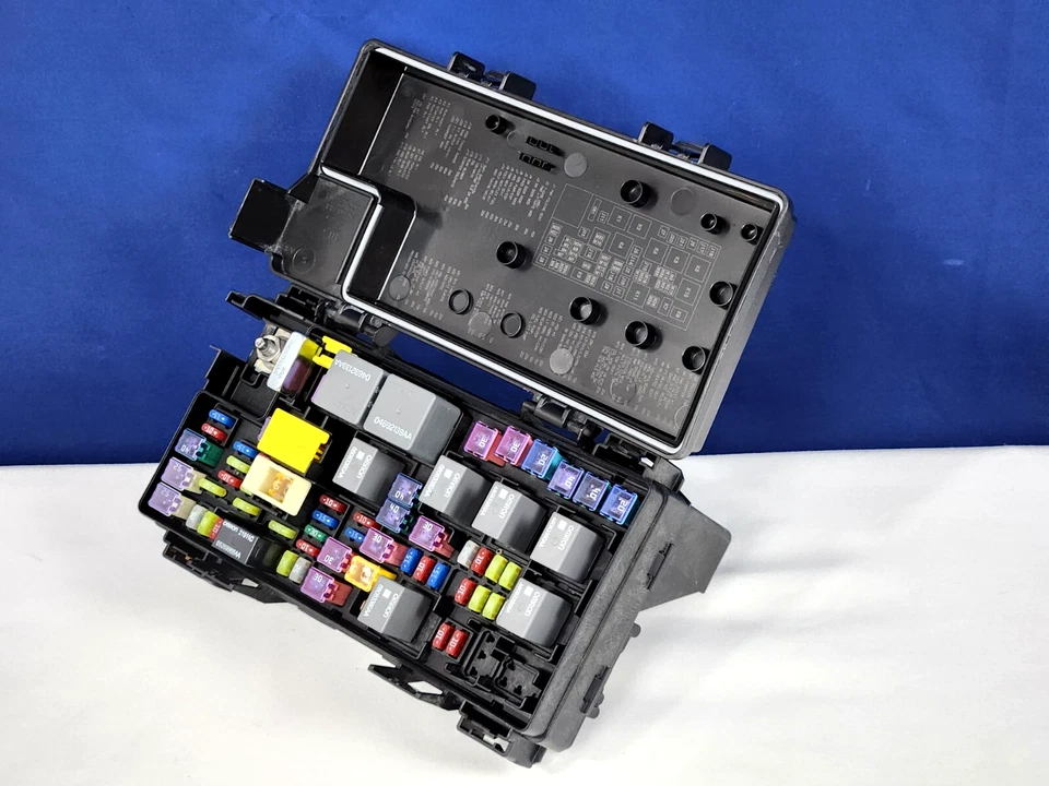 🏅 Jeep Liberty Dodge Nitro 2011 TIPM CAJA RELÉ DE FUSIBLES 04692331 🏅 Foto 2 de 4