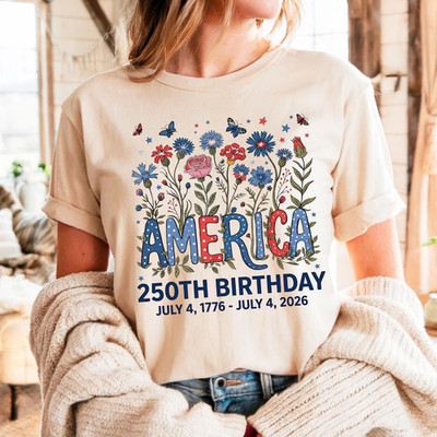 America 250 Years Flag Floral T-Shirt 4th of July Cottagecore Patriot Gift Tee