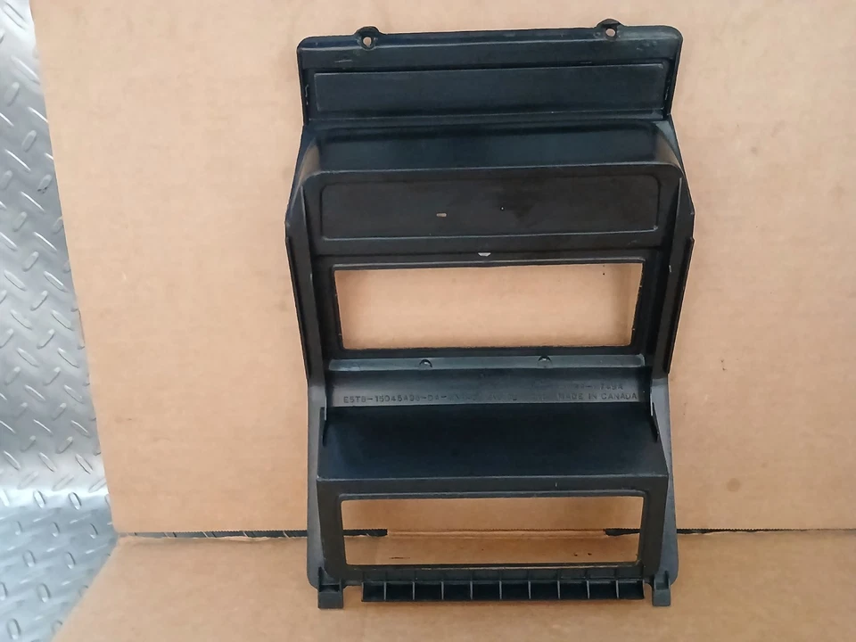 Radio de tablero central y bisel de ajuste de control de clima OEM Ford F150 1980-1986 Foto 4 de 4