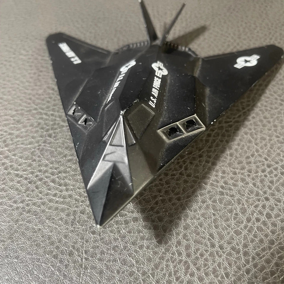 Avión Ertl Force One F-117A Stealth Fighter Nighthawk 1989 diecast metal 6"" Foto 4 de 4