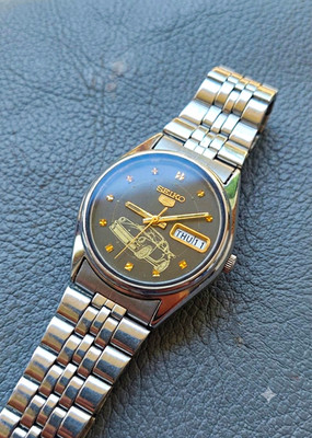 Vintage Seiko 5 Automatic Day/Date Gray Car Dial Steel Bracelet Men s Watch