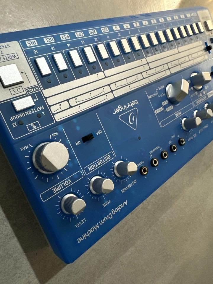 Behringer RD-6 Analoge Drum Machine Drumcomputer Sequenzer Synthesizer Groovebox - Bild 2 von 4