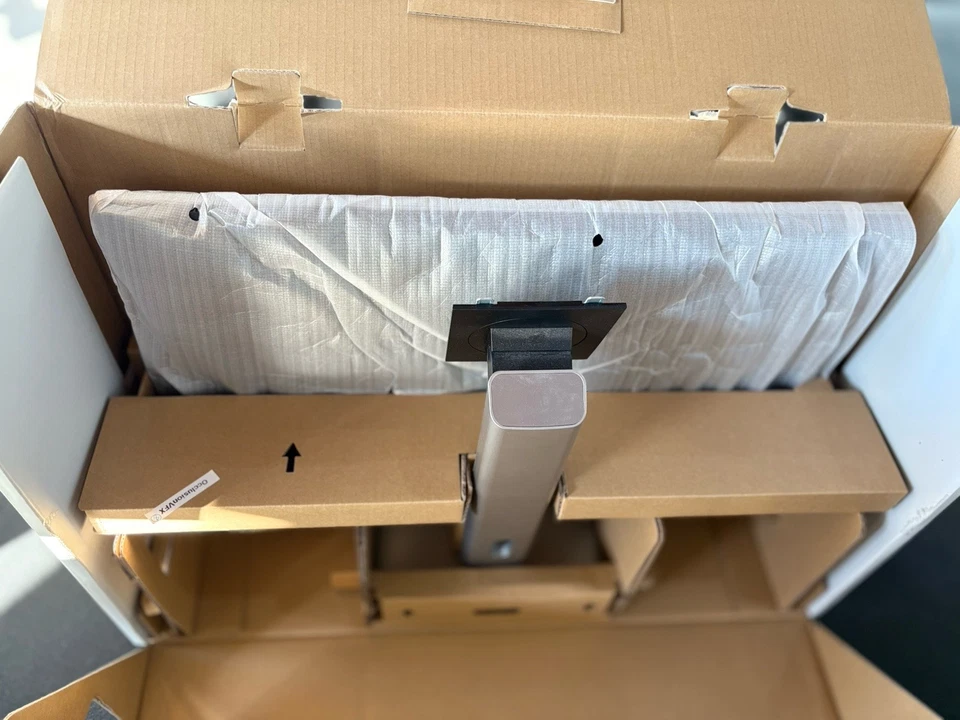 Dell Ultra HD 4k Monitor P2715Q 27-Inch Screen LED-Lit Monitor - Image 4 of 4