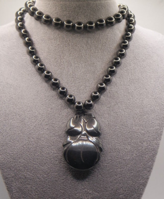 VINTAGE HEMATITE CHINESE EXPORT PEACH PENDANT BEADED NECKLACE