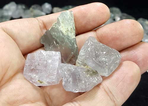 Pietra preziosa curativa grezza cristallo naturale apatite 743 g - Foto 3 di 20