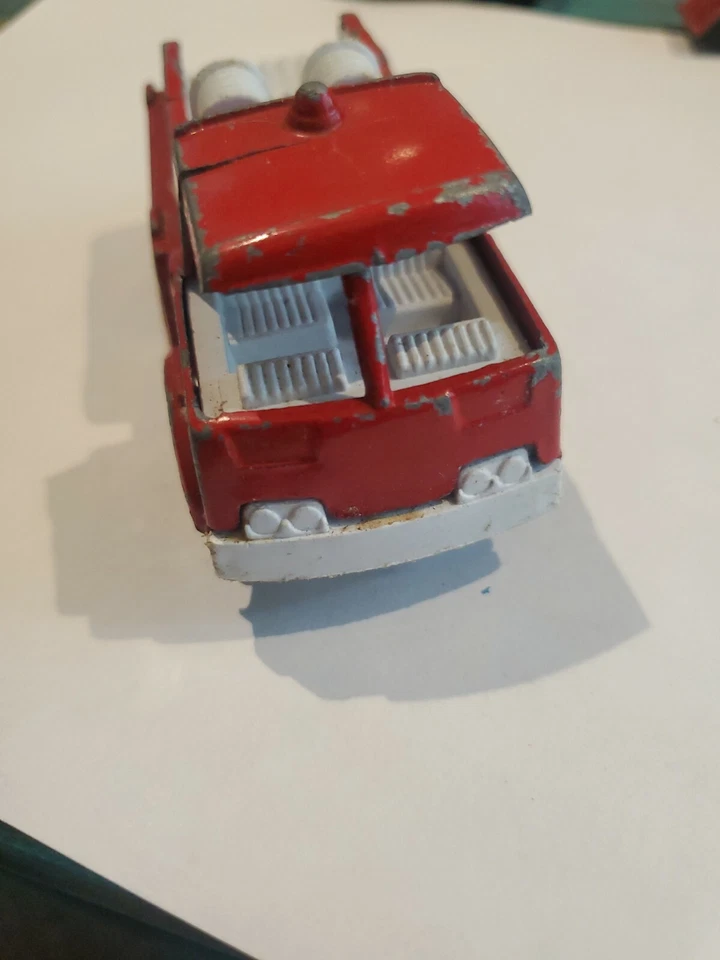 Camión de bomberos de juguete Tootsie vintage, 4" de metal rojo y plástico alrededor de 1970 107 Foto 2 de 4