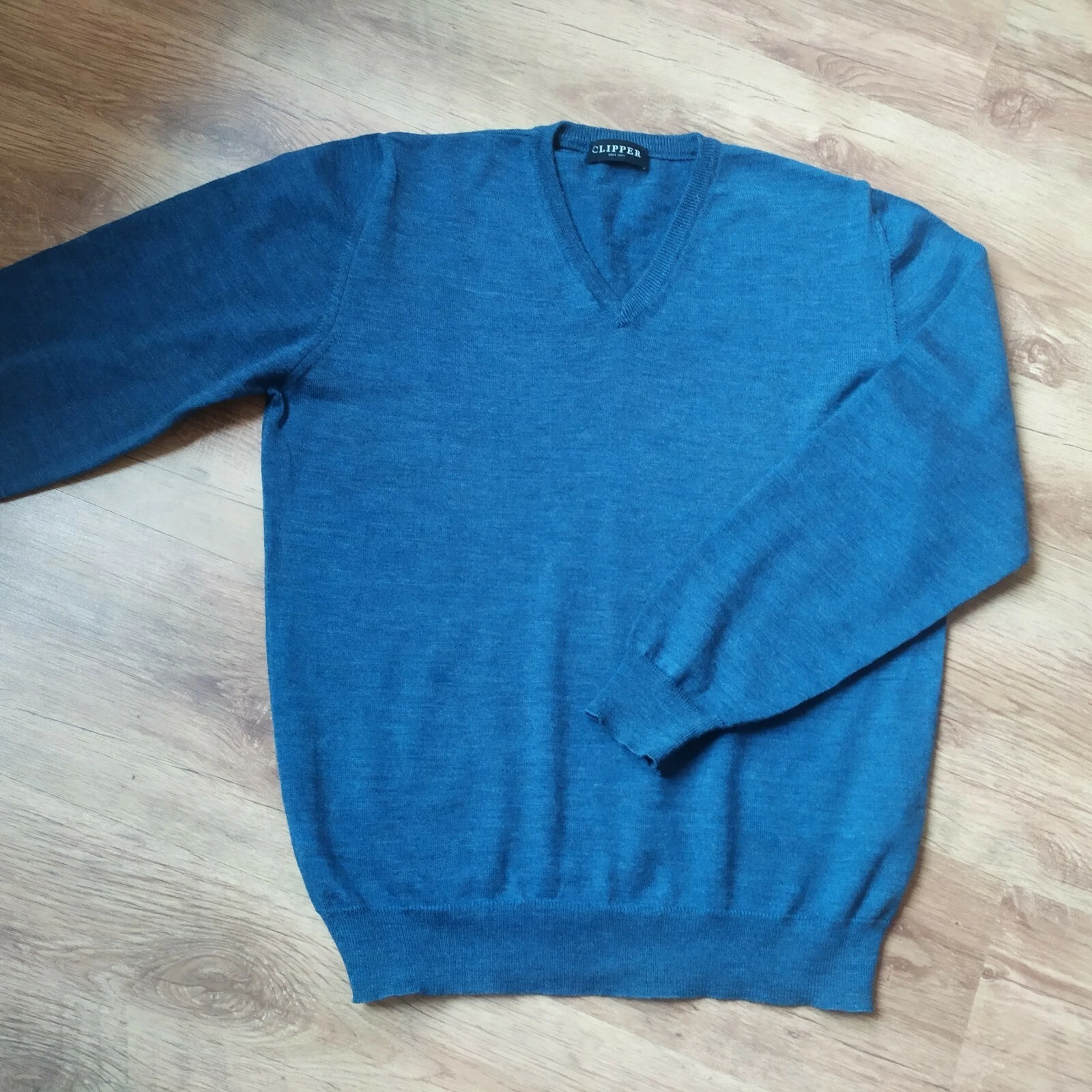 Clipper V-neck sweater 100% wool size M