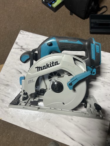 MAKITA XSH03Z 18V LXT Lithium‑Ion Brushless Cordless 6‑1/2" Circular Saw, Tool O