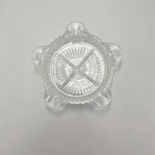 VINTage CLEAR GLASS STAR SHAPEd           DESIGN ASHTRAY 