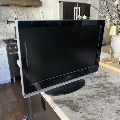 vizio VW26L 26'' tv television small kitchen / gaming works perfect perfectly