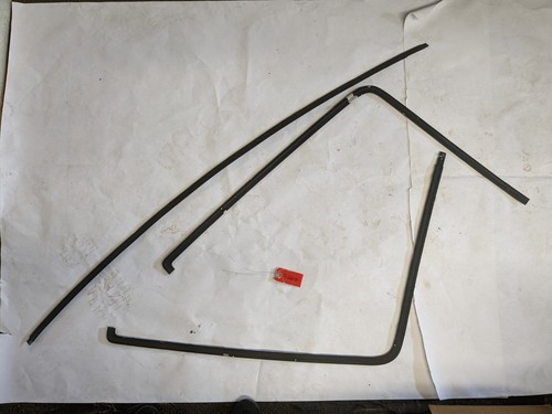 1979-1986 Mustang Hatchback Rear Glass Trim Molding - Picture 6 of 6