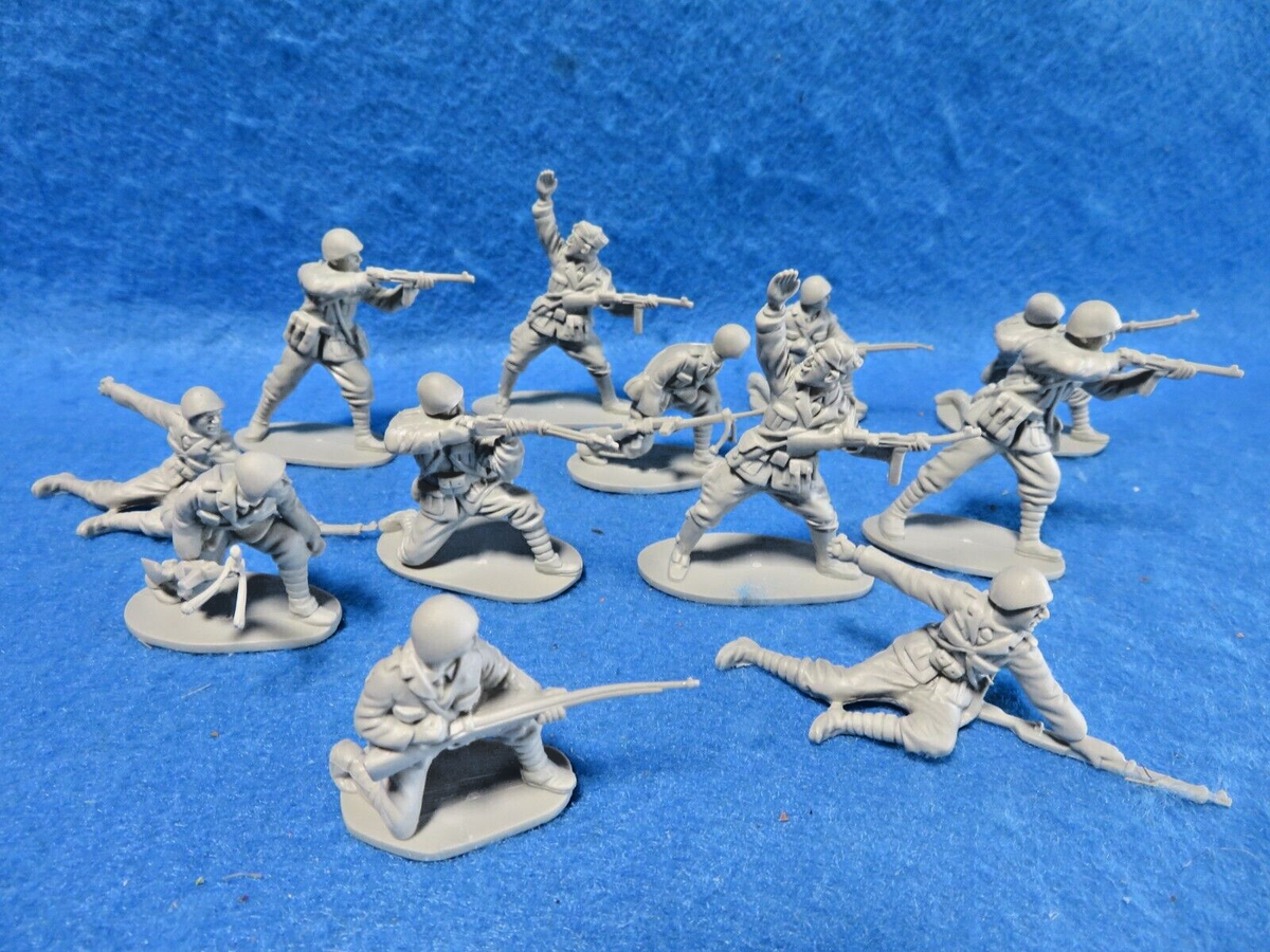 WWII Italian infantry x 12, Classic Toy Soldiers, 1/32 Nice Soft