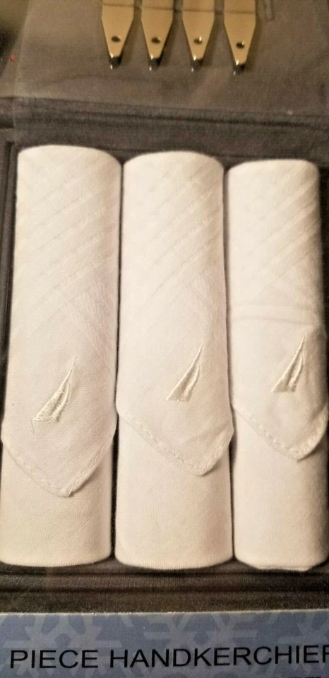 Juego de 3 pañuelos y collar de metal Nautica con caja de regalo Foto 3 de 4